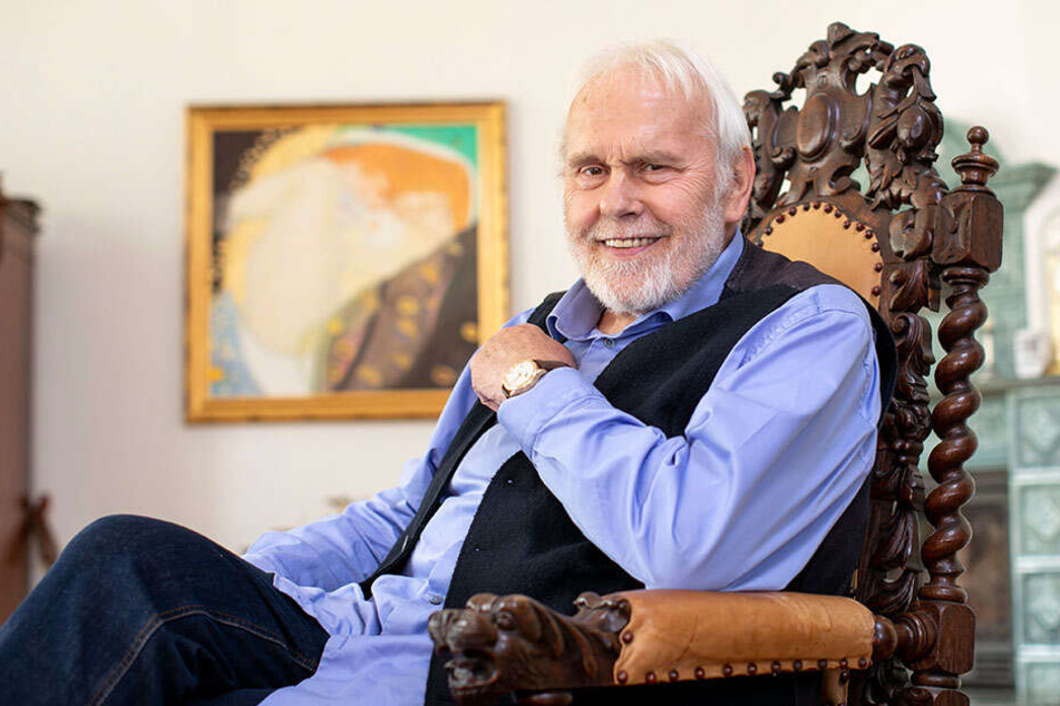 Gunther Emmerlich (74) in seinem Wohnzimmer. Hier dreht der MDR Ende Oktober auch eine Weihnachtssendung, die am 23. Dezember ausgestrahlt wird.