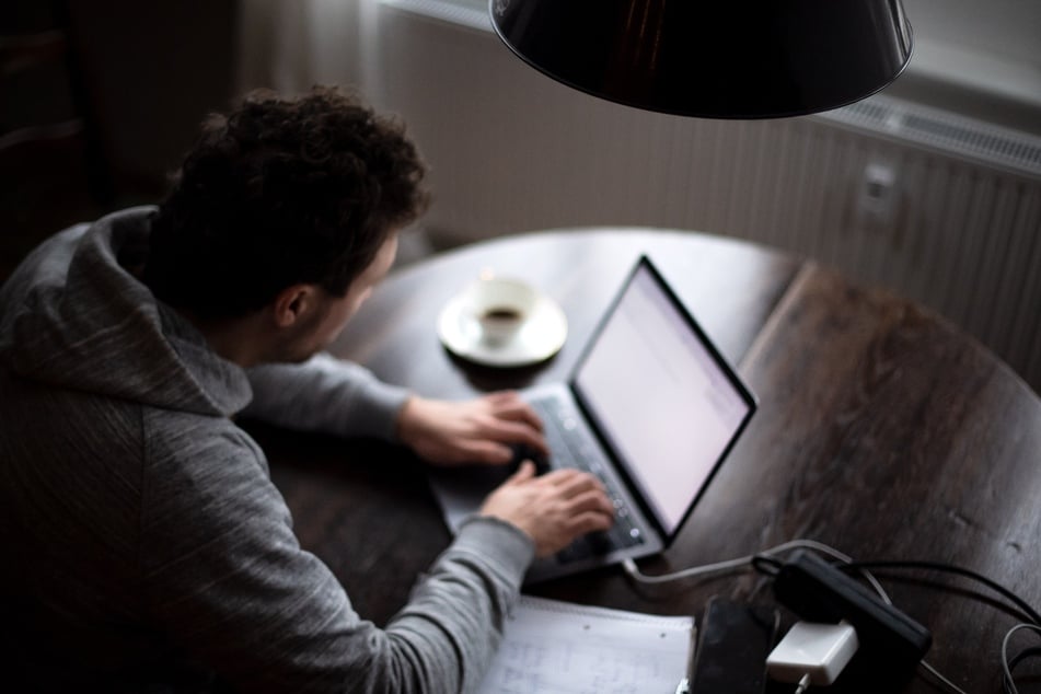 Online eine Wohnung finden ist leicht, doch selten passt alles. In diesem Fall ist der potenzielle Mieter auf Betrüger hereingefallen. (Symbolbild)