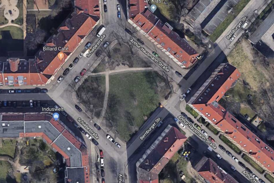 Der Vorfall ereignete sich in dem kleinen Park an der Schiebestraße.