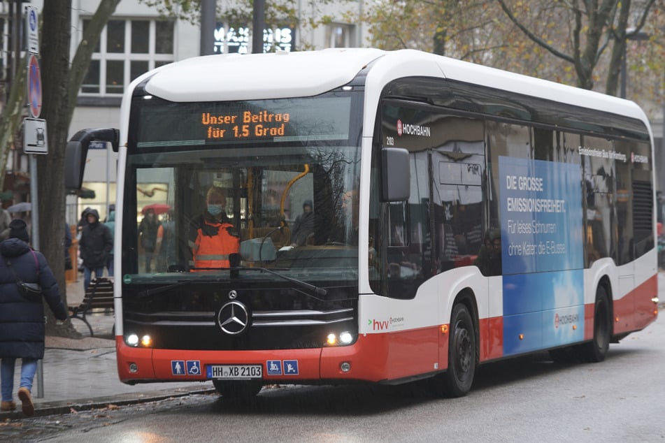 Die Hochbahn-Busse in der Innenstadt fahren anders. (Symbolbild)