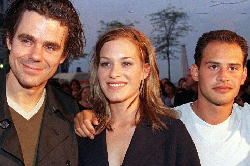 "Lola rennt"-Regisseur Tom Tykwer mit den Hauptdarstellern Franka Potente und Moritz Bleibtreu im Jahr 1998