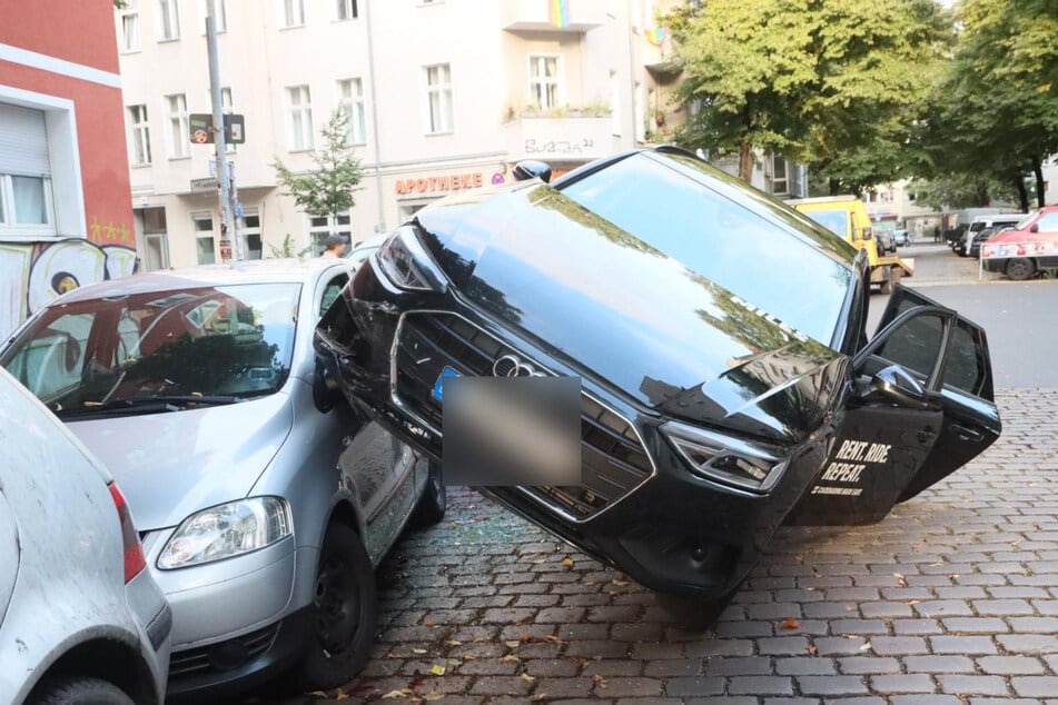 Kurz nach dem Unfall öffnete die Person die Fahrertür und rannte weg.