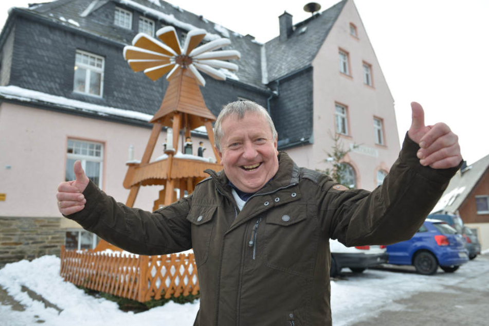 Euphorisch: Jörg Stephan (61), Bürgermeister von Großrückerswalde, hat den neuen "The Voice"-Star als Nachbar aufwachsen sehen.