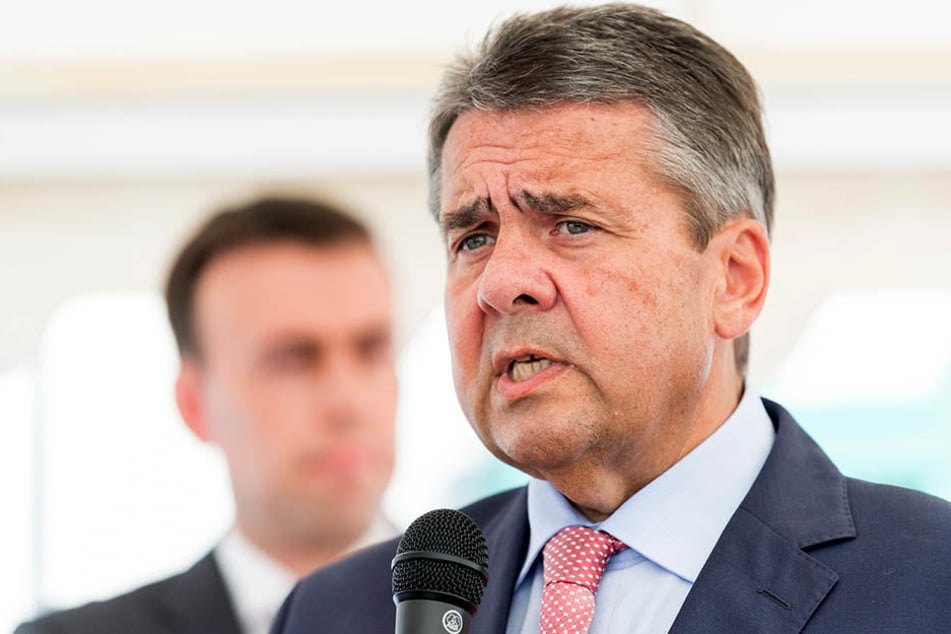 Außenminister Sigmar Gabriel ist bei einem SPD-Wahlkampftermin in Halle mit Pfiffen und "Hau ab"-Rufen empfangen worden. (Archivbild)