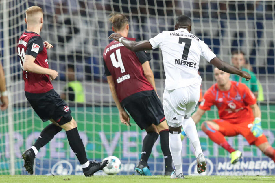 Khaled Narey trifft trocken aus 20 Metern zum vorentscheidenden 3:0.