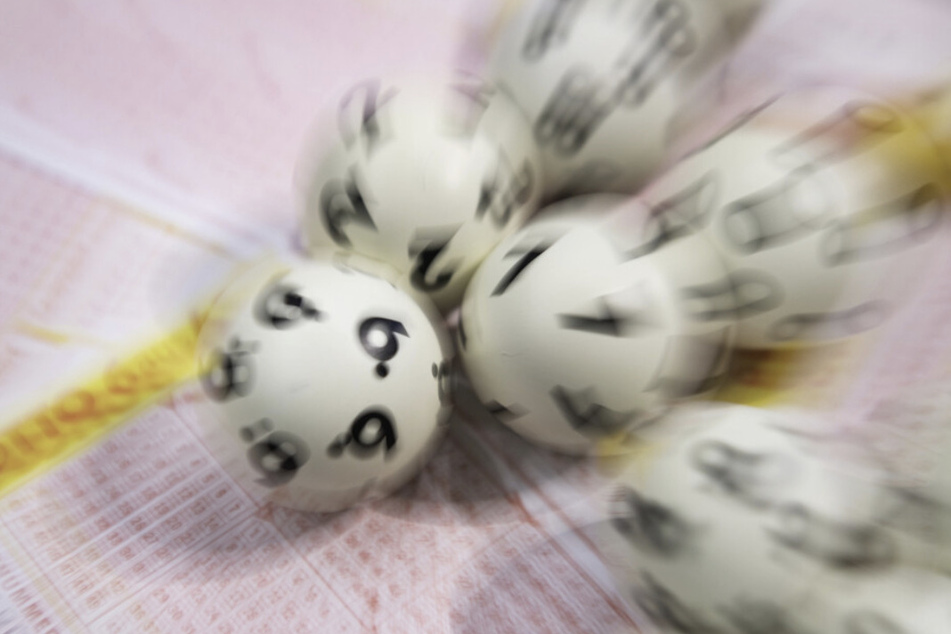 100.000 Euto! Zwei Lottospieler aus dem Landkreis Leipzig freuen sich über SUPER6-Gewinne. (Symbolbild)