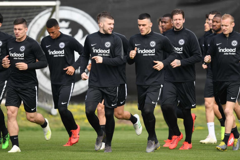 Am Donnerstagabend trifft die Frankfurter Eintracht auf Benfica Lissabon. Es bleibt abzuwarten, ob Alvaro es pünktlich nach Frankfurt (am Main) schafft.