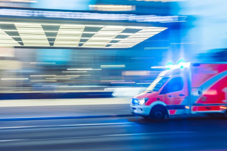 Der zehnjährige Junge wurde vorsorglich in ein Krankenhaus gebracht. (Symbolbild)