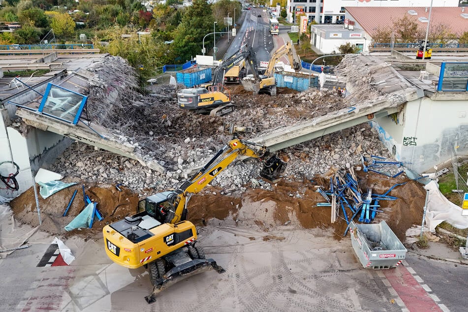 Behelfsbrücke entsteht in der Brenneckestraße: Auf- und Abfahrten gesperrt