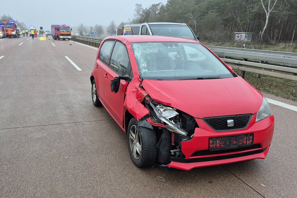 An einem Auto entstand ein Totalschaden.