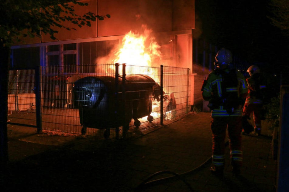 Auch in der Vilniuser Straße brannte Müllcontainer.