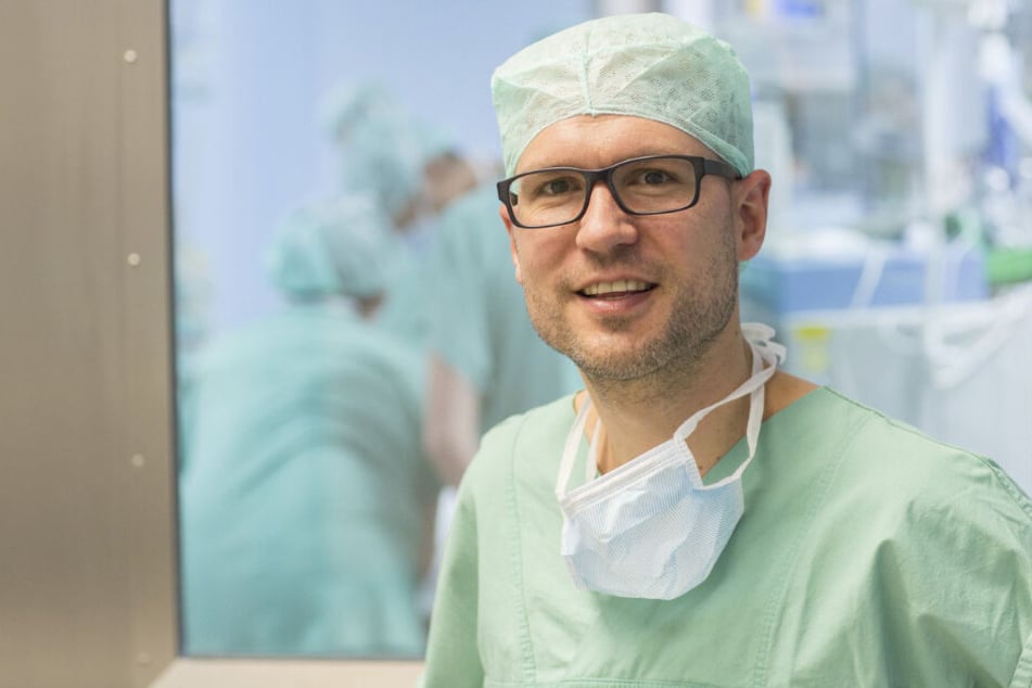 Professor Martin Lacher (44), Klinikdirektor der UKL-Kinderchirurgie, warnt vor leichtfertigem Umgang mit Haustieren.