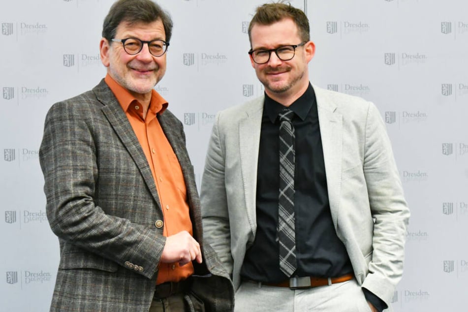 Reinhard Koettnitz (63, l.), Leiter des städtischen Straßen- und Tiefbauamts, und Baubürgermeister Raoul Schmidt-Lamontain (42, Grüne).
