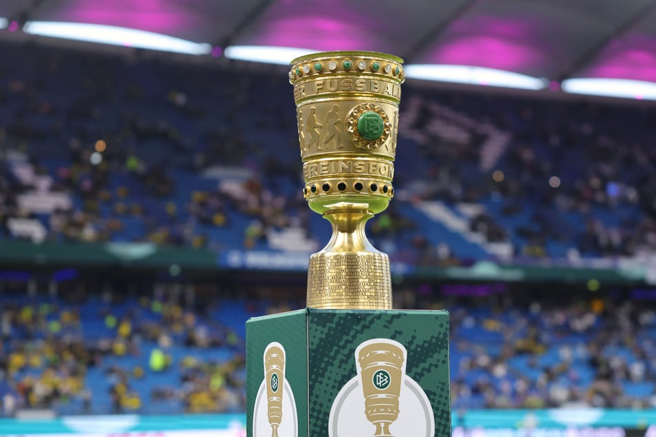 Ab 17.30 Uhr wird die DFB-Pokal-Partie zwischen dem Hamburger SV und Eintracht Frankfurt live im Free-TV übertragen.