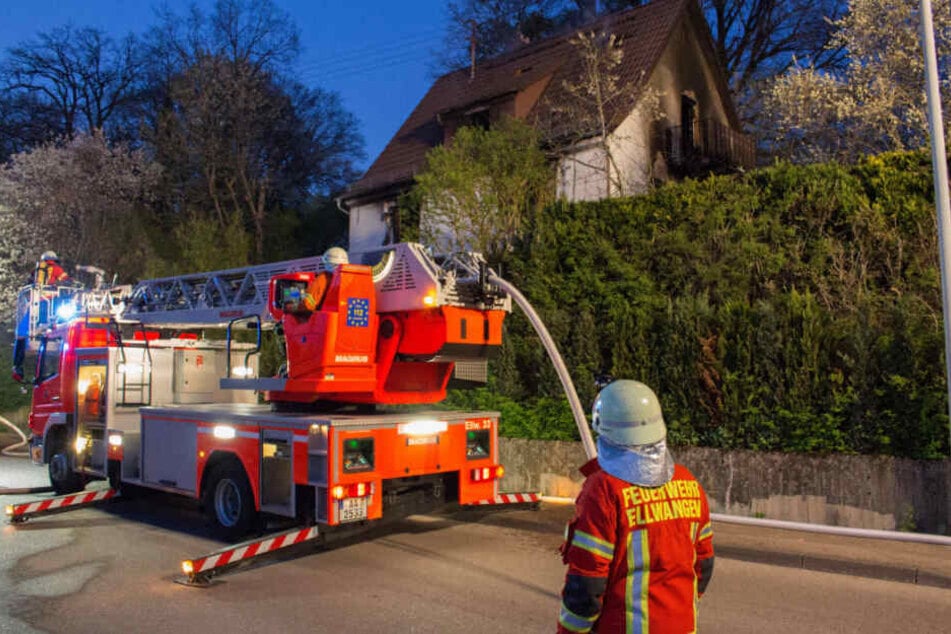 Einsatzkräfte vor Ort in Ellwangen.