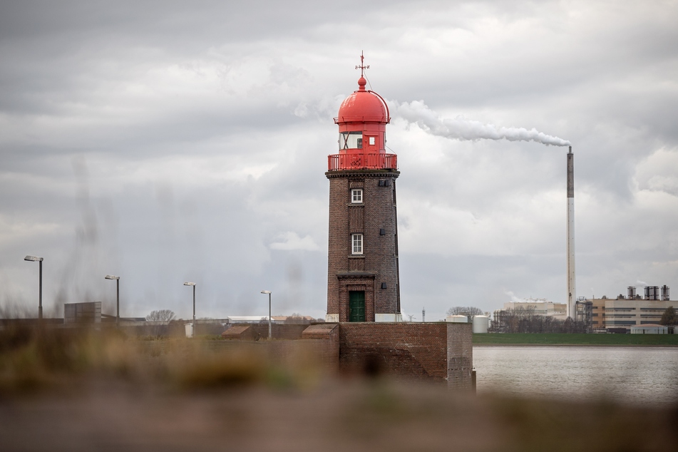 Bremerhaven: Wolken ziehen über die Geestmole Nord.