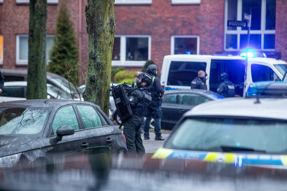 Nachbarschafts-Streit eskaliert: Mann mit Schusswaffe verletzt!