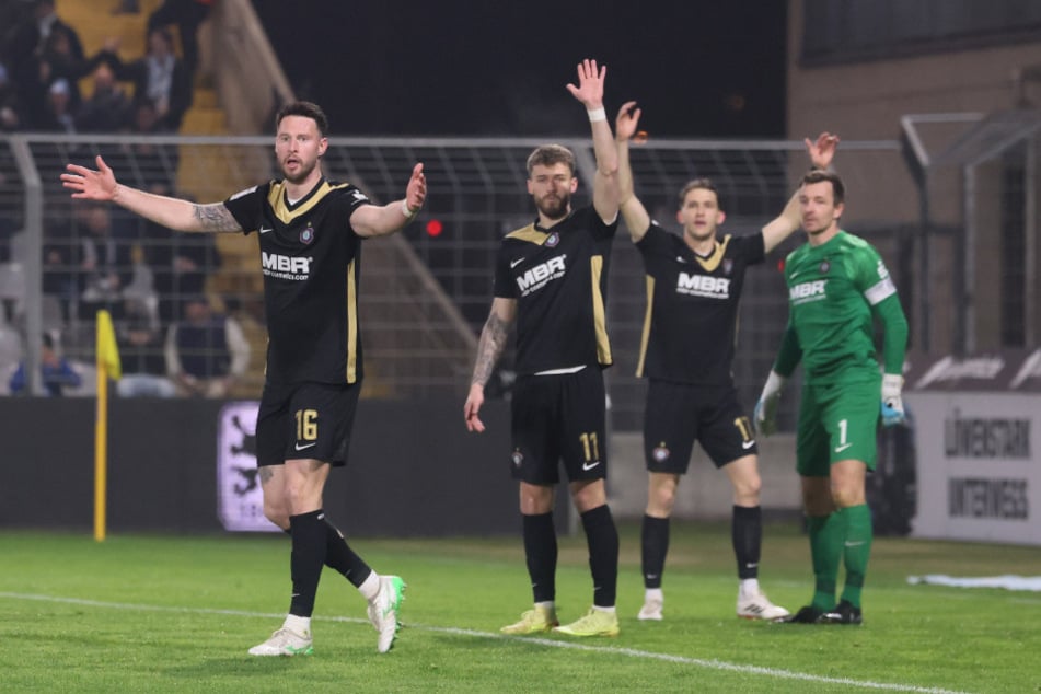 Besonders bittere Niederlage für Erzgebirge Aue. Das Torschussverhältnis lag bei 20:8 für Aue.