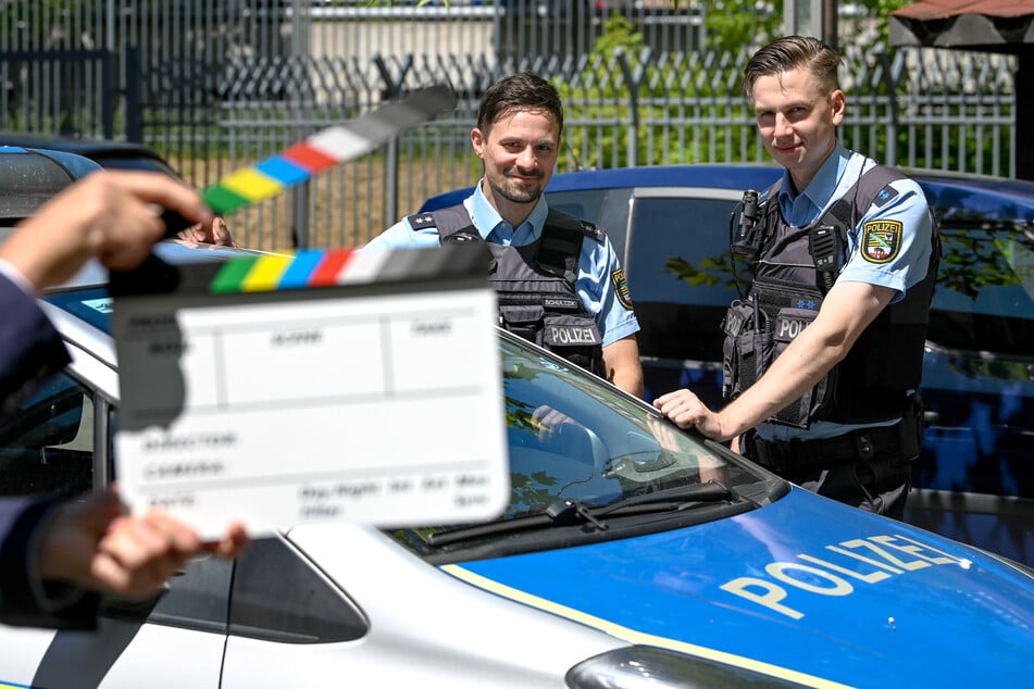 Mit witzigen Clips und überraschenden Aktionen erreicht die Polizei in Sachsen-Anhalt Millionenaufrufe auf Tiktok.