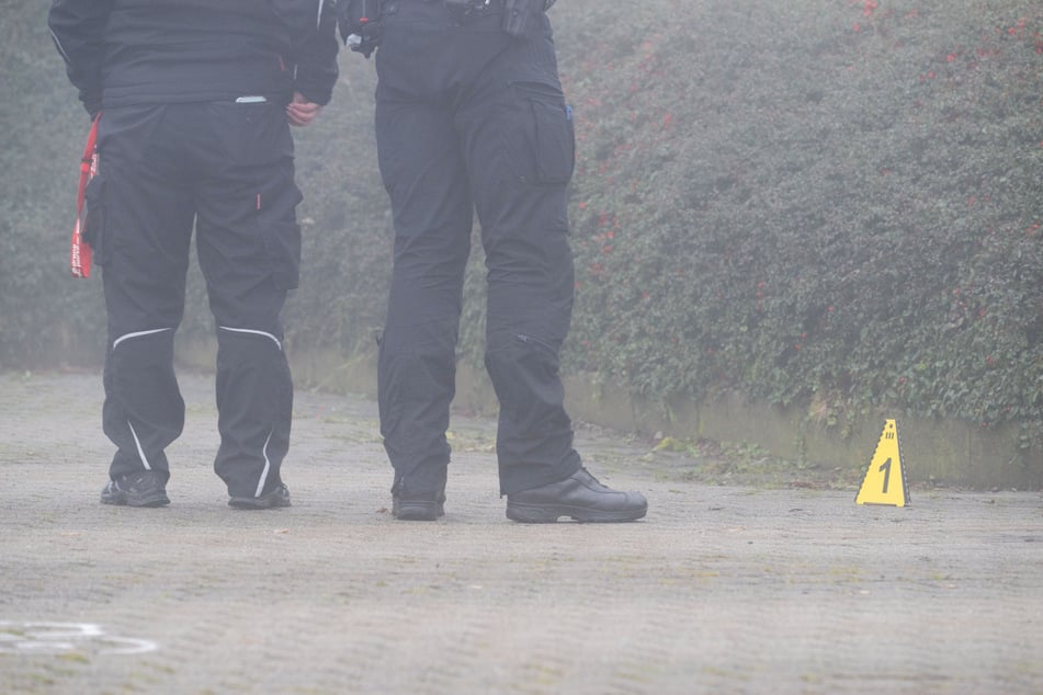 Nachdem im Dezember eine Nabelschnur auf einem Parkplatz in Südthüringen im Dezember laufen die Ermittlungen der Polizei weiter. (Archivbild)