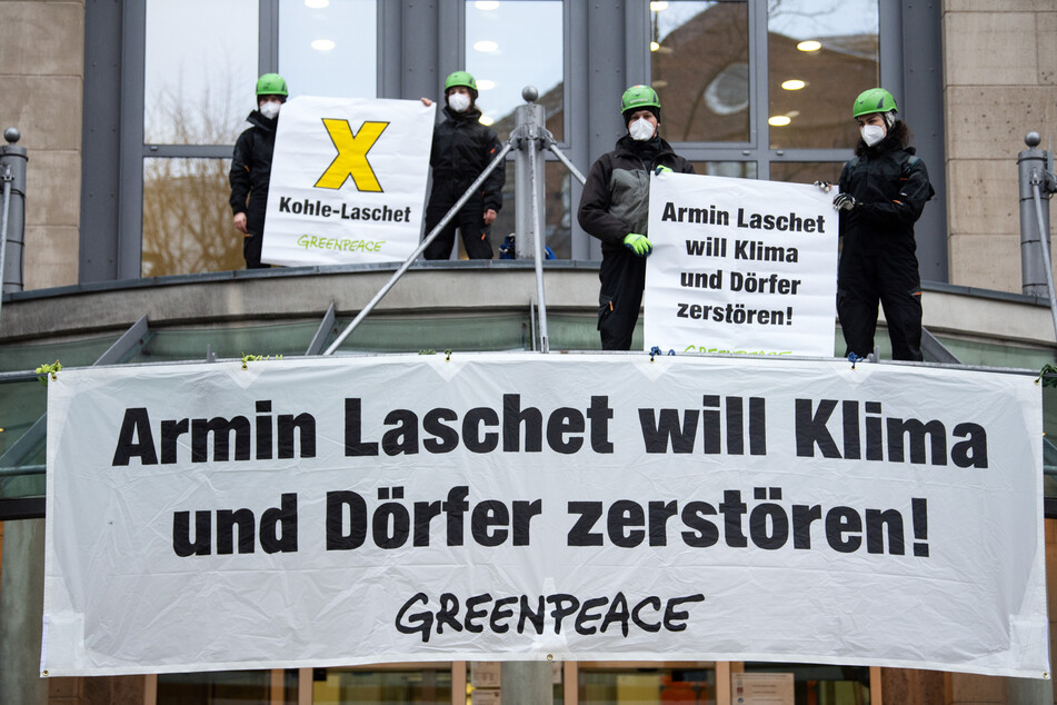 Sechs Greenpeace-Aktivisten stehen nach Protest an der Staatskanzlei bald vor Gericht