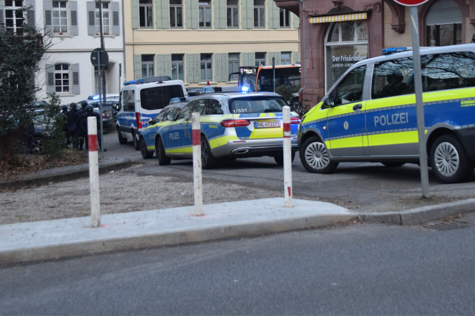 Polizei-Großeinsatz an Schule in Heidelberg: Was ist da los?