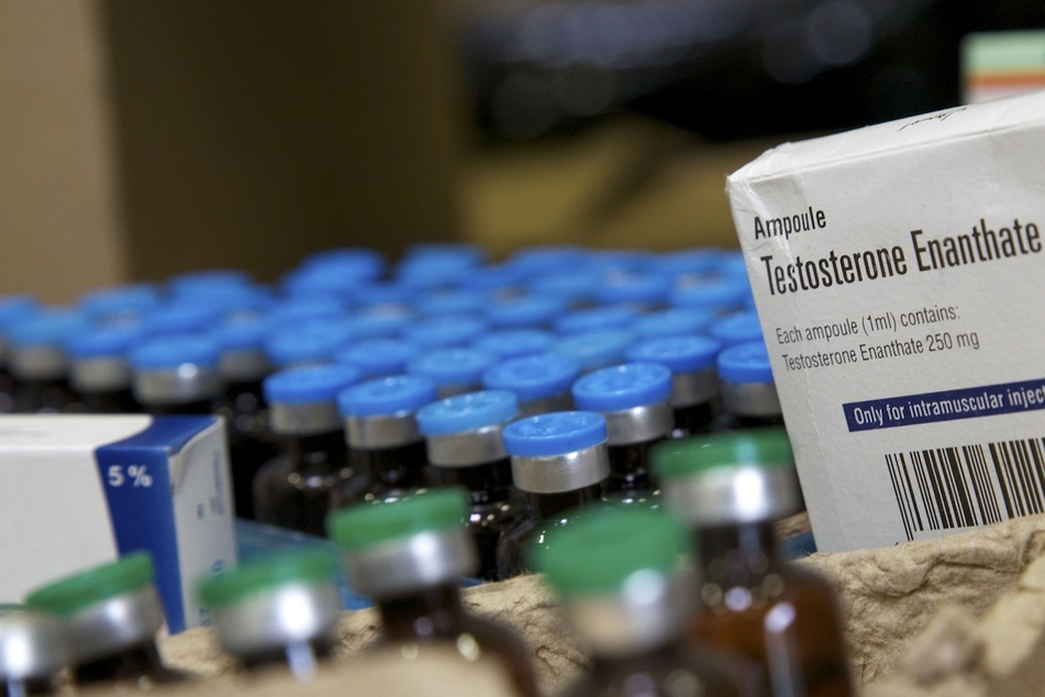 Kölner Zollbeamte haben seit Dezember 2020 Hunderte Ampullen und Spritzen mit illegalen Dopingmitteln sichergestellt.