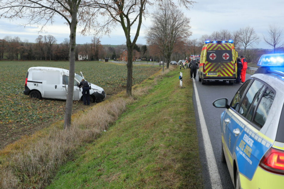 Die Polizei untersucht den Unfall auf der S36. Der Verkehr wird vorbeigeleitet.
