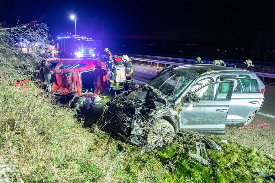 Unfall A72: Schwerer Unfall auf A72: Zwei Skodas krachen zusammen