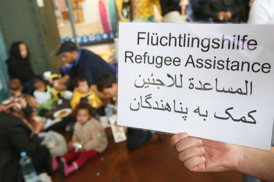 Ehrenamtliche Helfer unterstützen in der Flüchtlingsarbeit mittlerweile bei Fragen um das Bleiberecht, eine Ausbildung oder den Familiennachzug.