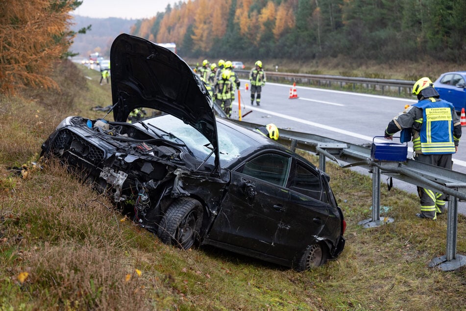 Unfall A73: Audi-Fahrerin überschlägt sich: Schwerer Unfall auf A73