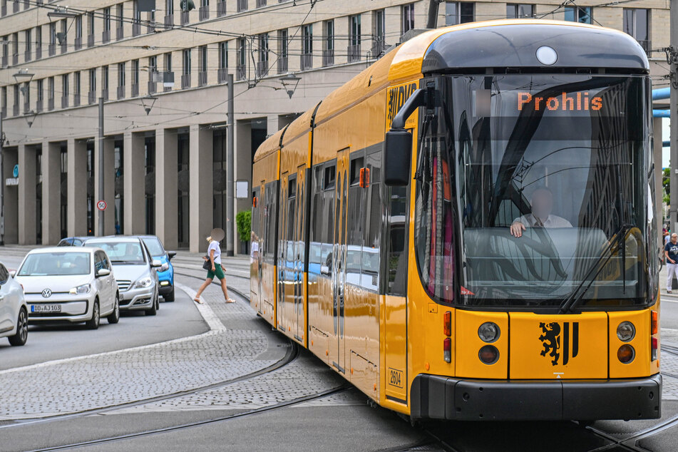 Dresden: Mann schlägt Frau in Dresdner Straßenbahn-Linie 9: Zeugen gesucht