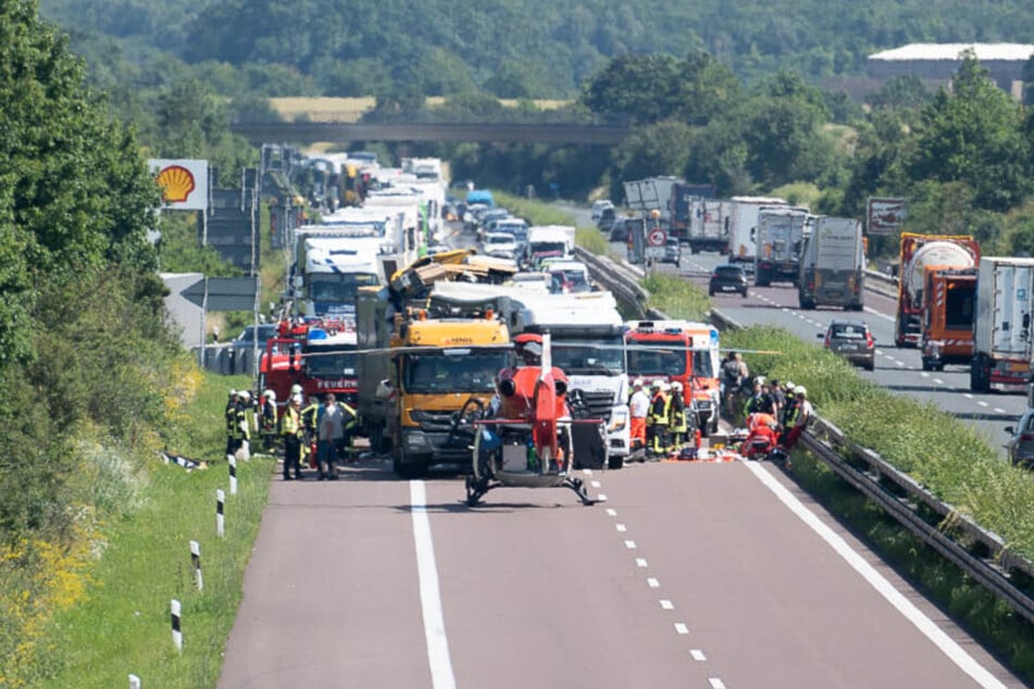 Der Verkehr wurde über die angrenzende Raststätte umgeleitet.