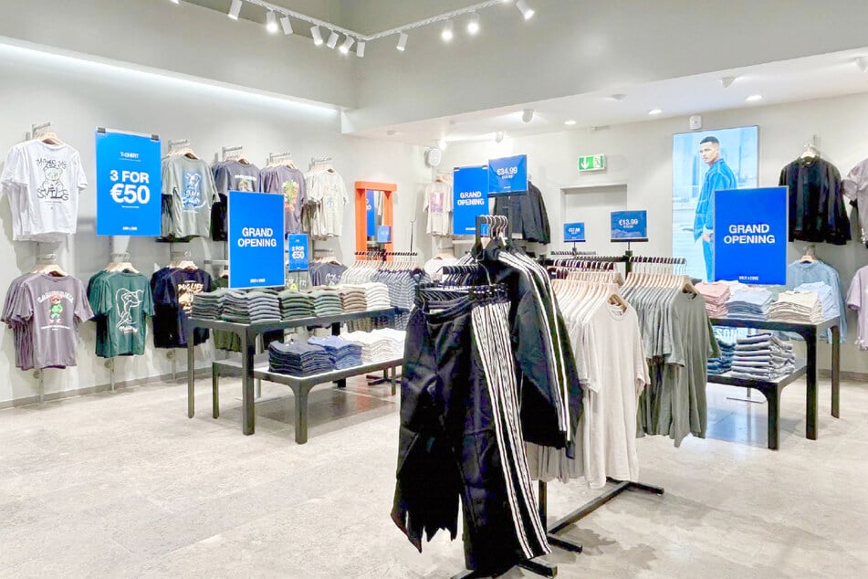 Im Ochtum Park gibt's coole Aktionen und tolle Rabatte auf Top-Marken wie Adidas, Nike, Guess, Puma und Co.