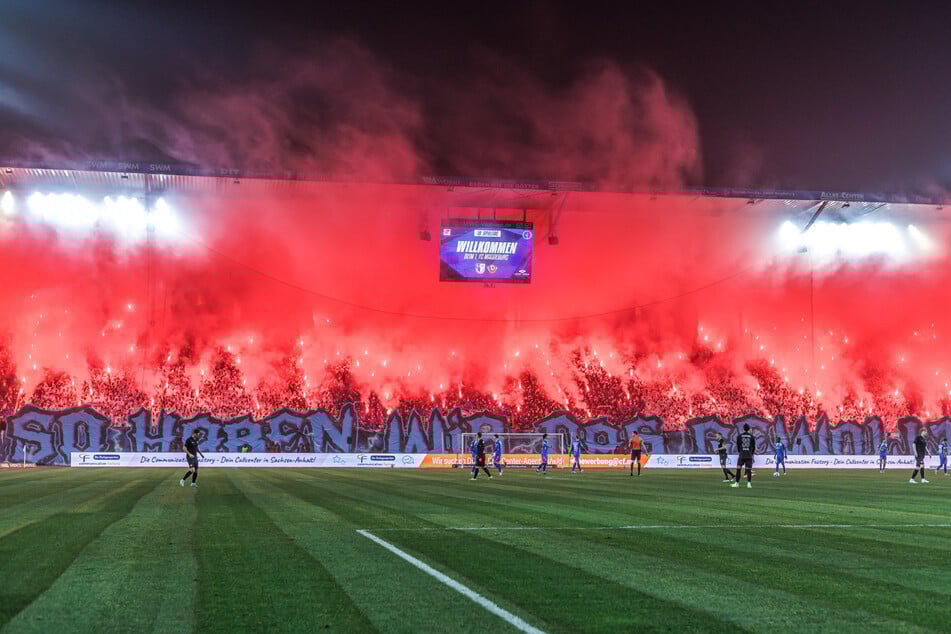 Beim Heimspiel gegen Dynamo Dresden kam es zu heftigen Auseinandersetzungen zwischen Fans und Polizei.
