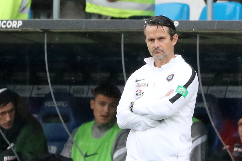 Die Miene von FCE-Coach Dirk Schuster sprach Bände...