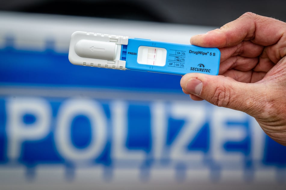 Ein Drogenschnelltest der Polizei zeigt einen leicht erhöhten Wert bei Cannabis und Kokain. (Archivfoto)