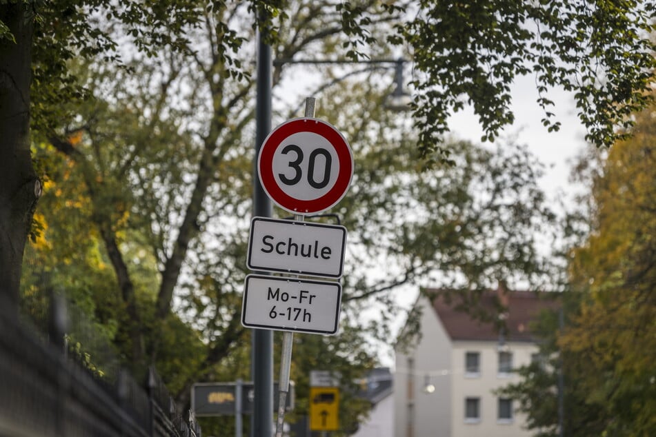 Besonders in sensiblen Bereichen kommen mobile Blitzer zum Einsatz.