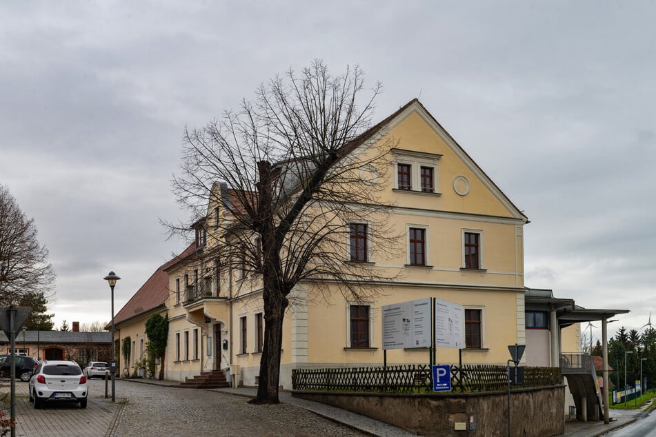 Das "Schützenhaus" der Kleinstadt ist Heimat für Chor, Kleiderkammer, Tafel - und hunderttausendfach verschuldet.