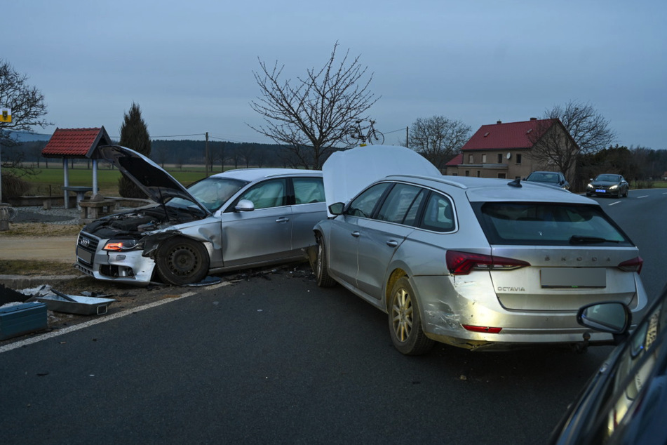 Der Skoda-Fahrer wurde vom Unfallverursacher gegen einen entgegenkommenden Audi geschleudert.