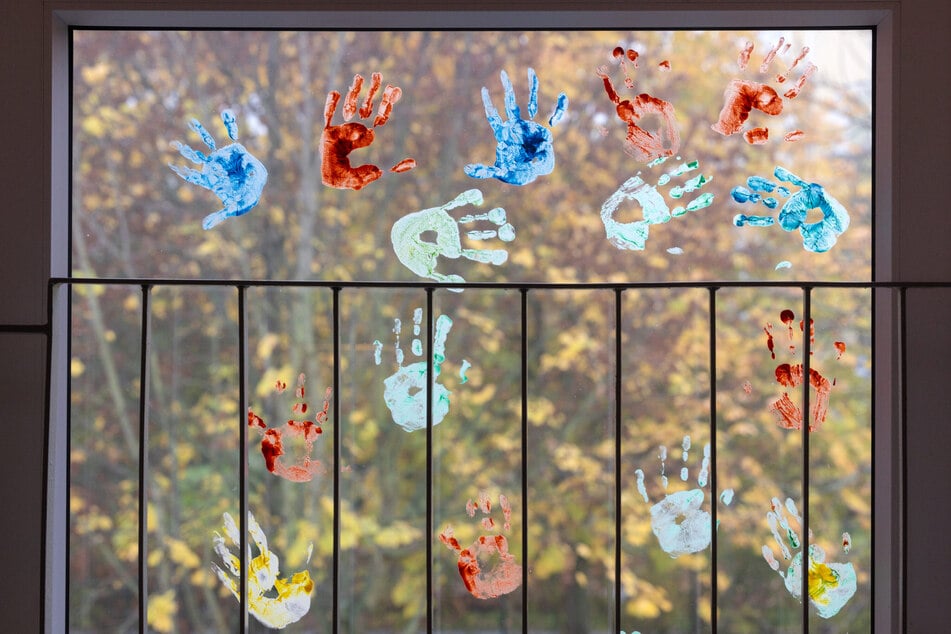Aus Sicht der Sozialverbände in Thüringen braucht es Investitionshilfen, um Einrichtungen für die Kinderbetreuung und die Altenpflege künftig klimaresilient und nachhaltig aufzustellen. (Symbolbild)