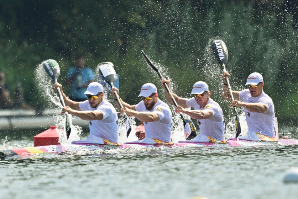 Im olympischen Goldboot paddelte Tom Liebscher-Lucz (30, r.) mit seinen drei Teamkollegen einen saustarken Vorlauf bei der WM in Duisburg.