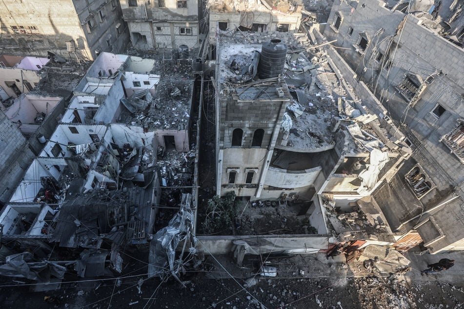 Zerstörte Gebäude nach einem israelischen Luftangriff auf das Viertel Al-Amal in Chan Junis. Die Stadt gilt als wichtiger Stützpunkt der palästinensischen Terror-Organisation Hamas.