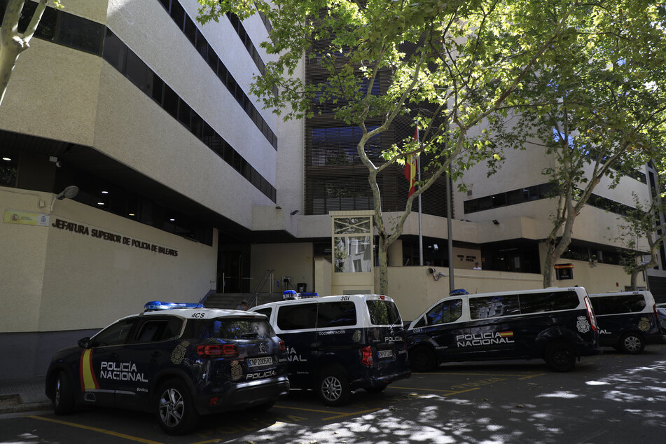 In der Polizeizentrale der Balearen werden die Beschuldigten festgehalten.