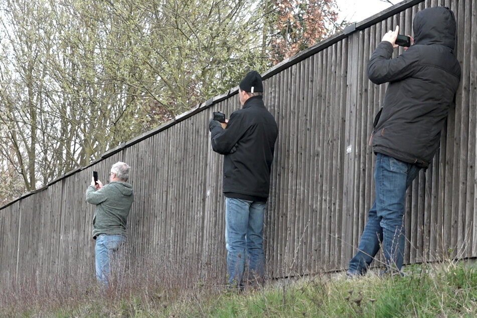 Gaffer stört Rettungseinsatz: Als Polizei ihn auffordert zu gehen, eskaliert die Situation