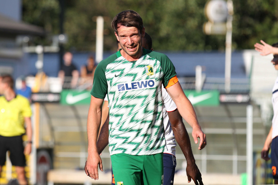 Chemie-Kapitän Stefan Karau durfte sich mit seiner Mannschaft über einen wichtigen Sieg freuen. (Archivbild)