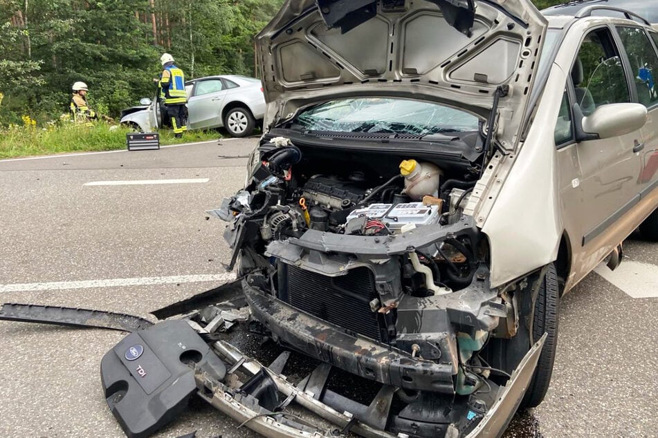 Bei Haßloch kam es zu einem verhängnisvollen Crash: Laut Polizei missachtete ein Autofahrer beim Linksabbiegen die Vorfahrt anderen Fahrers.