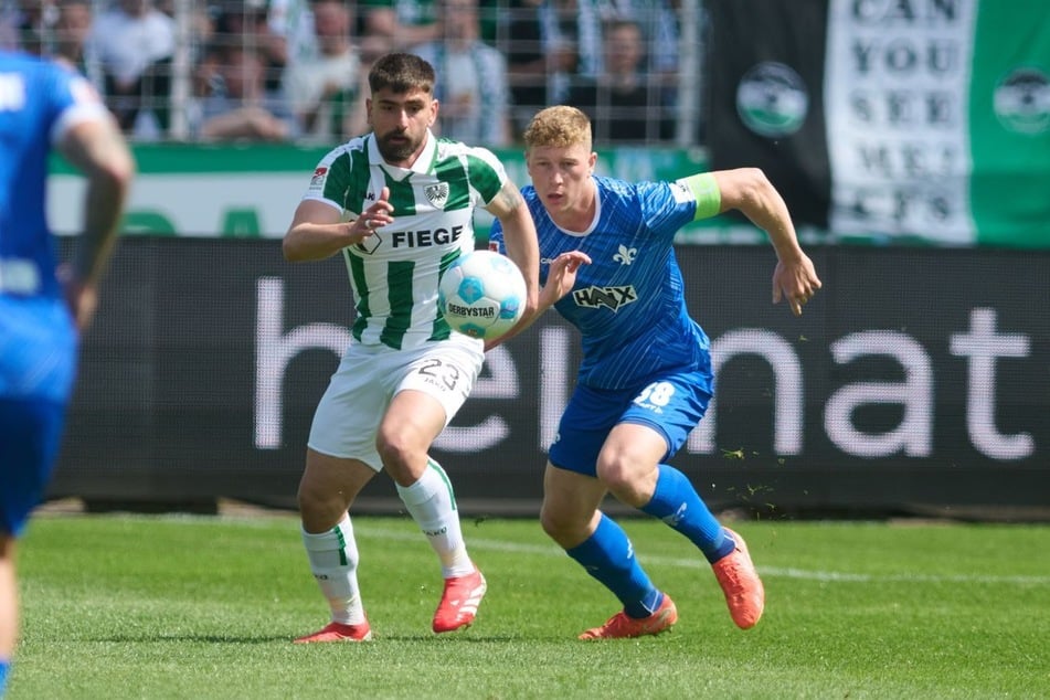 Innenverteidiger Clemens Riedel (22, r.) von Darmstadt 98 gilt als möglicher Kandidat für einen Platz in der Bundesliga-Defensive des 1. FC Köln.