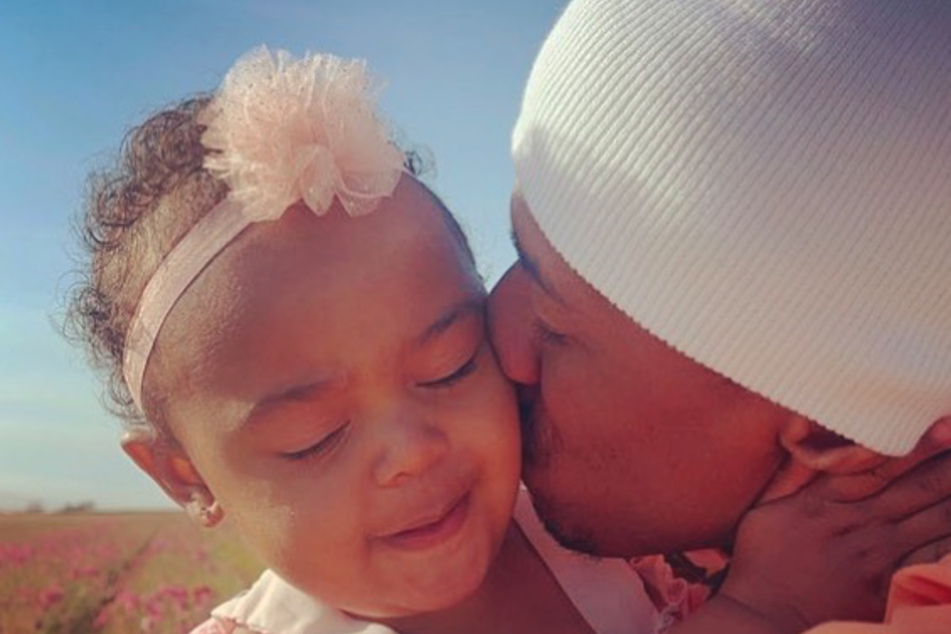 Nick Cannon sweetly kisses his daughter Powerful Queen whom he also shares with Brittany Bell.