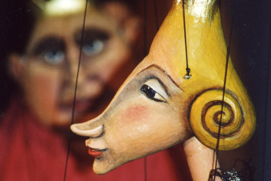 Das Figurentheater Ambrella aus Hamburg lädt ein.